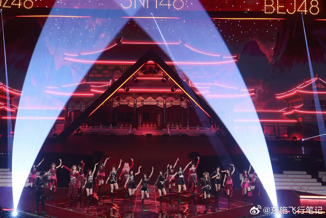 SNH48十三年汇报单曲目连唱、SNH48十三年金曲串烧十三周年舞台灯光璀璨夺目
