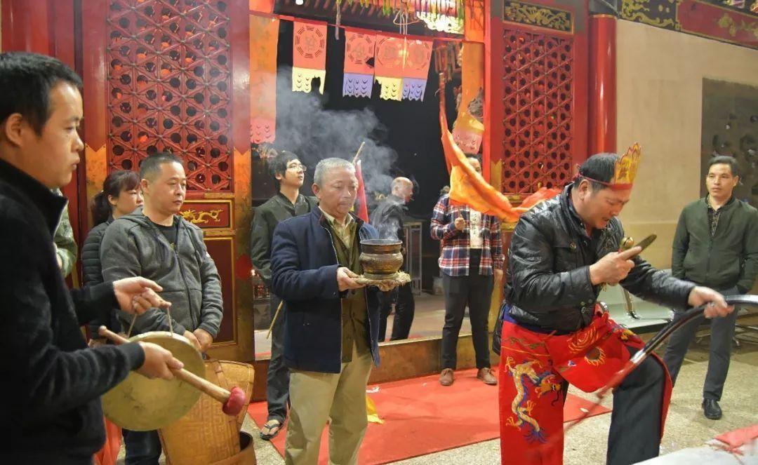 江浙一带端午节为何要祭拜温元帅？这种独特习俗背后究竟有什么特别的讲究呢？
189