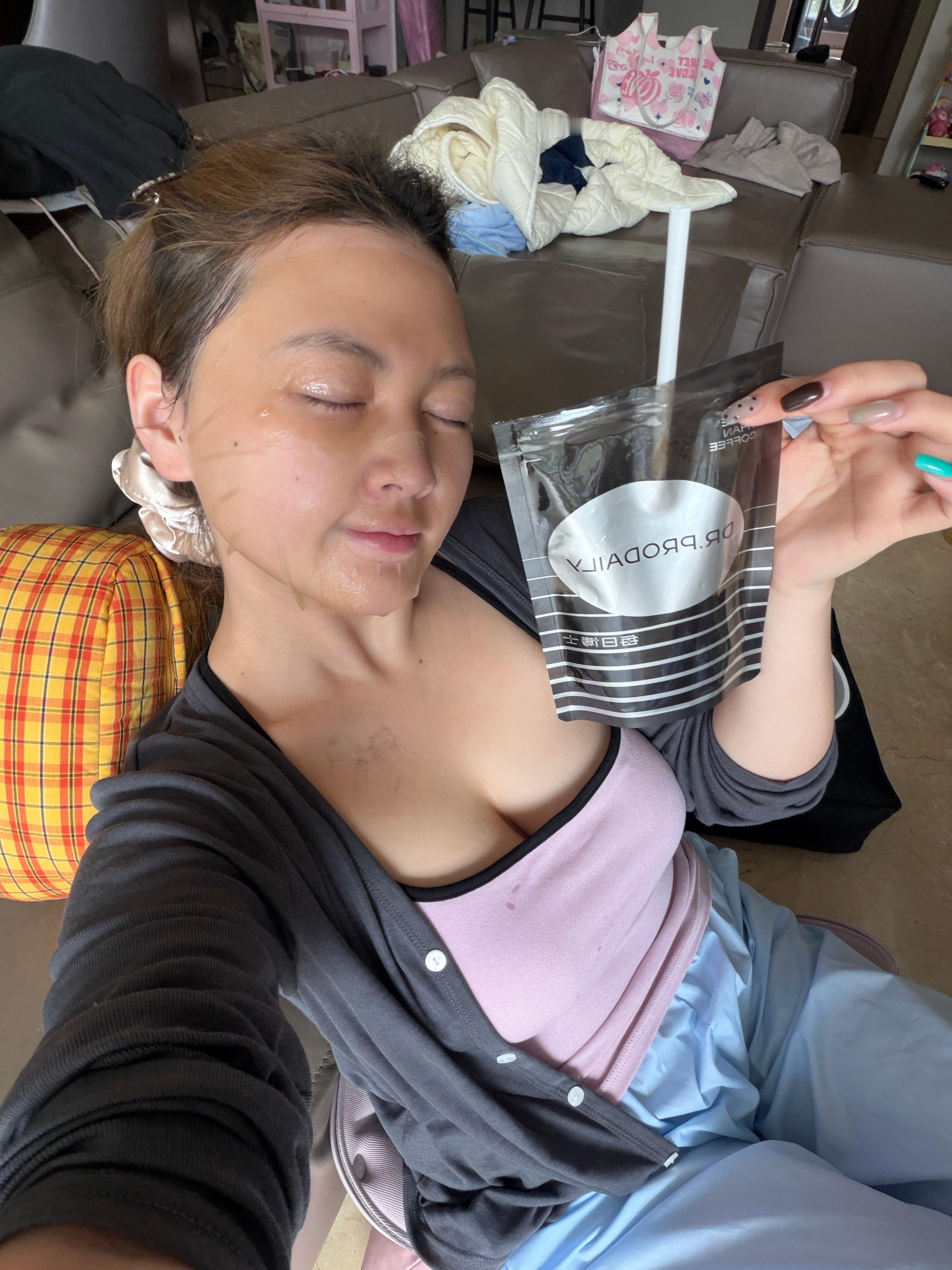 连续全妆第五天了闺蜜依旧内服美式外用消肿面膜[兔子] ​​​