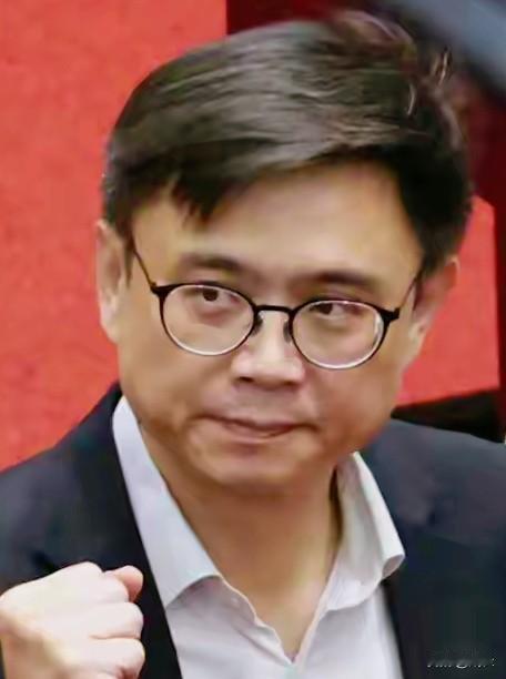 让人唏嘘！台湾地区年底选战仅剩一个月，民进党高雄市长候选人赖瑞隆28日遭到指控，