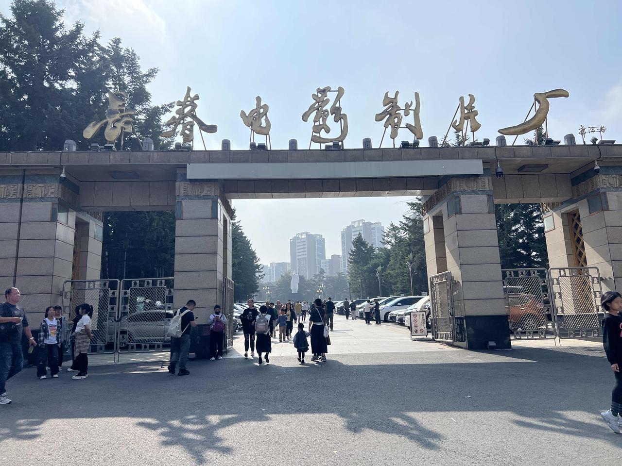 长春电影制片厂旧址博物馆位于闹市区，展馆面积4600平方米，是全国为数不多的收费