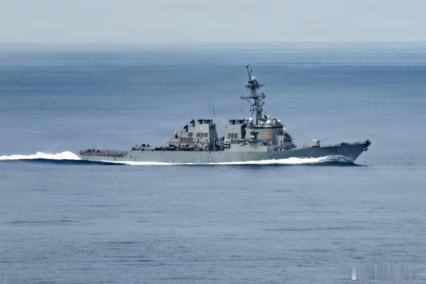 【美国海军驱逐舰上个月在南海断电四天】（CNN）上个月，一艘美国海军导弹驱逐舰在