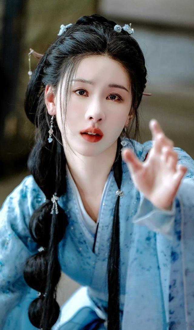 #陈都灵直播工作人员大吼#怎么舍得吼嘟嘟呢[汗][汗]请不要随意伤她的心[悲伤]