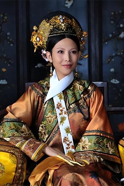 当年，拍《甄嬛传》时，蔡少芬有一场坐桥子的戏，开拍前她找导演说:“我不上桥坐。”