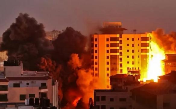 “击沉美军舰！”停火以来首次，伊朗最高领袖军事顾问发出最强警告：若美国发动地面入