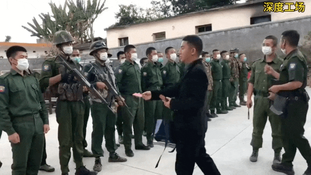 大限将至，缅北十大电诈通缉犯之一的刘积光每天都忙给警卫们发红包，生怕这帮警卫为了