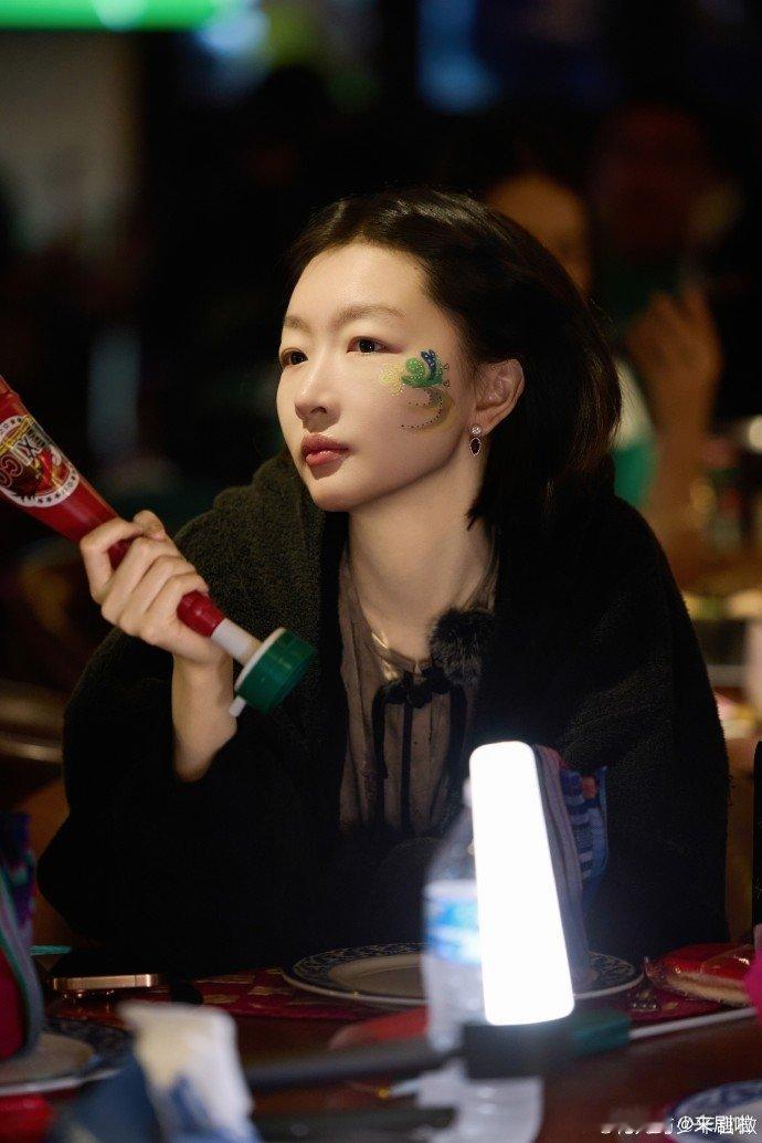 周冬雨是很real的一个人花少导演说周冬雨不是脸臭是脑子飘走了花儿与少年 花少导