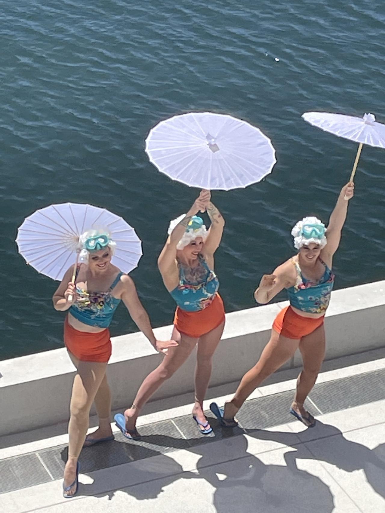 牢A说女留学生三通一达，那么女孩子是否还应该出国留学呢？
我的女同学王媛媛的经历