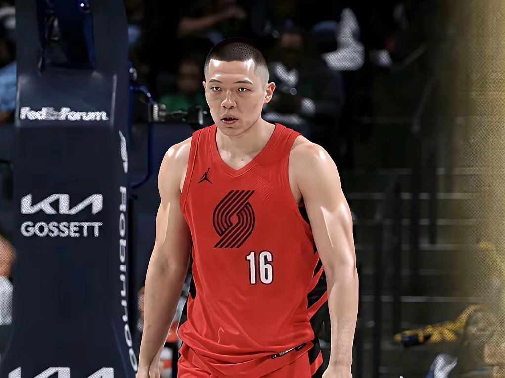 杨瀚森换成寸头，战斗力绝对上升！有一说一，NBA赛场上，就没有哪位长头发的球员，