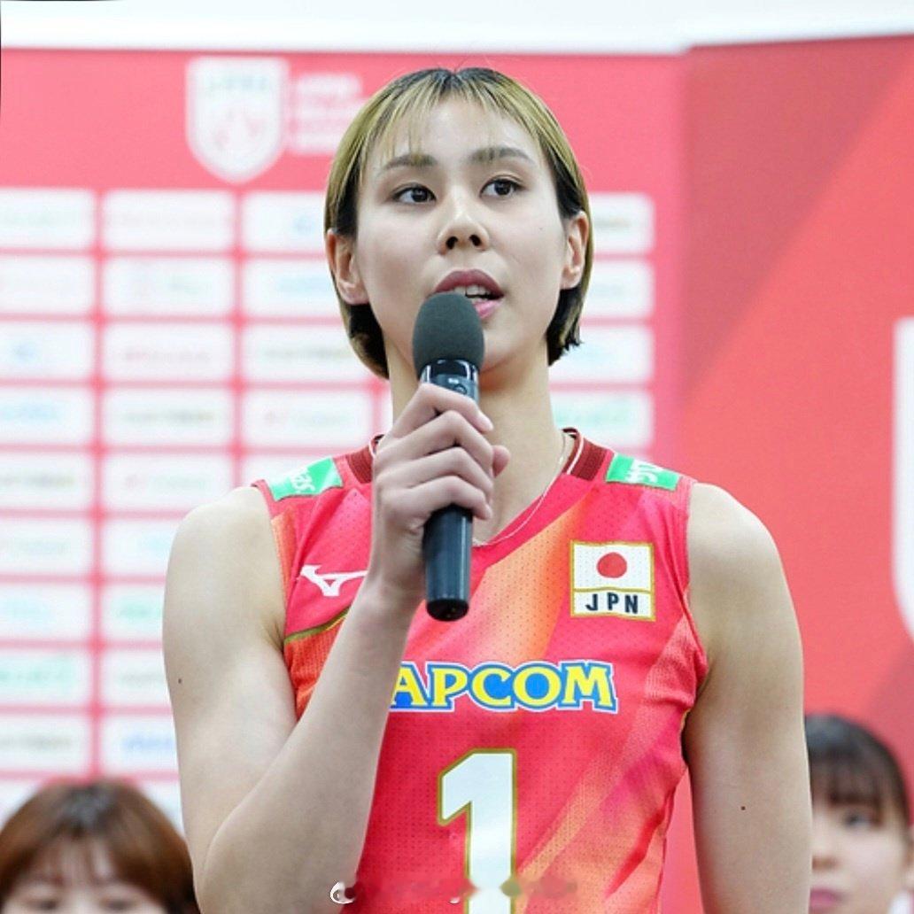 今年日本女排值得注意的球衣号码变更：和田由纪子：13 ➡️ 1佐藤舒乃：26 ➡