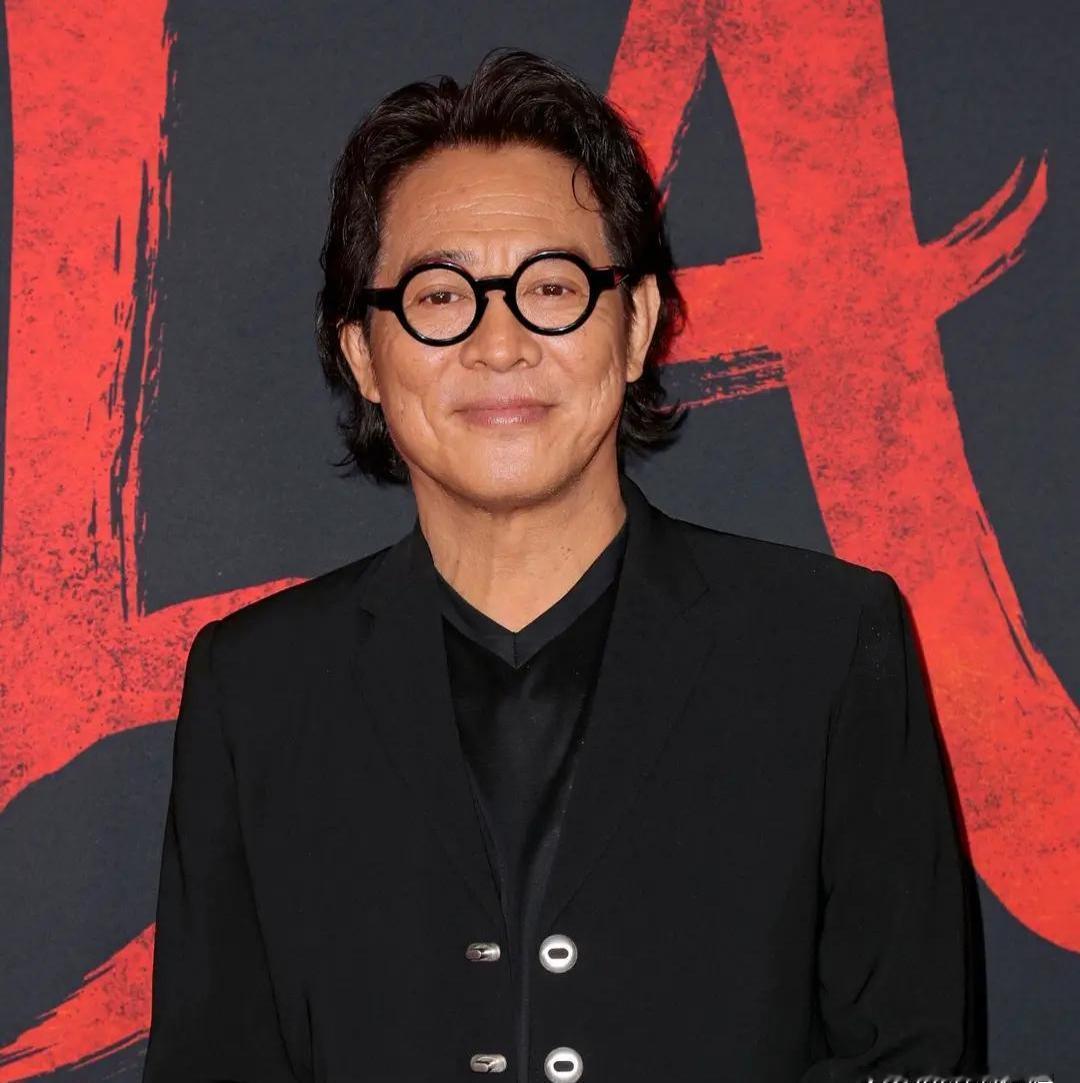 甲亢折磨，浮肿如球，62岁的李连杰为什么非要“玩命”？
直到吴京、谢霆锋的新片《