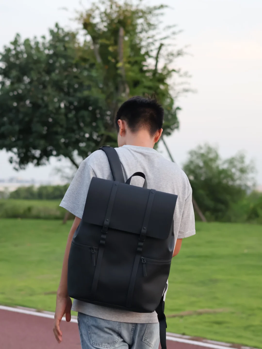 🎒男生选双肩包？就按这个标准来👌