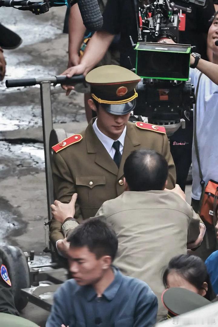 黄景瑜今年第二部央视剧电视剧重器 黄景瑜今年第二部央视男主剧《重器》定档了。改编