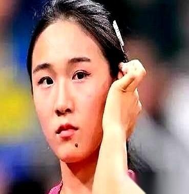 我天，刚刷到一个视频，给我看傻了。
浙江有个小姑娘，叫陈妤颉，还不到17岁。
跑