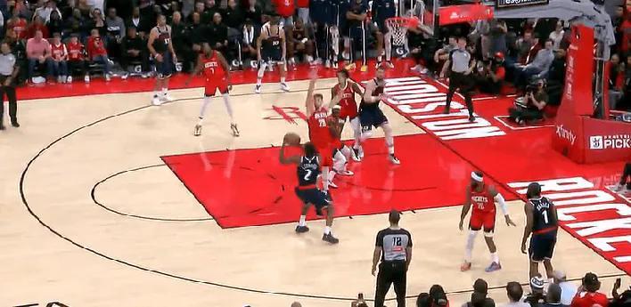 快船球迷快要感觉，天塌了。
伦纳德这球要是换成是亚历山大的话，裁判估计就不会吹了