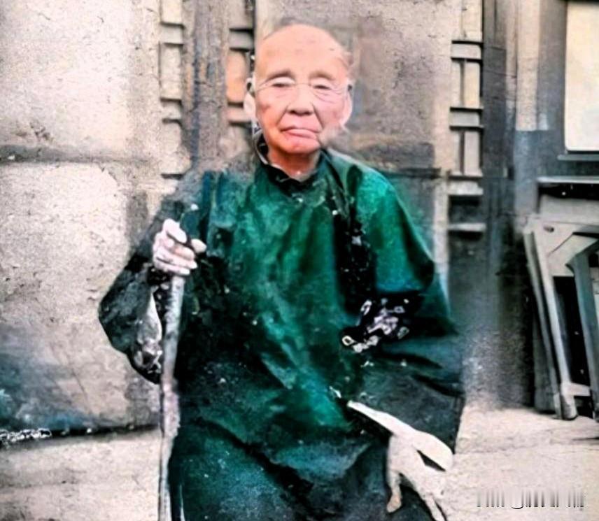民国时期，天津风月场实权人物：小李妈本名曹李氏，又名李桂珍，1843年生于直隶乡
