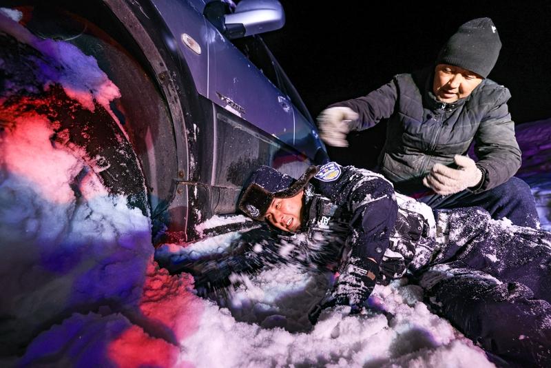 1月20日安徽蚌埠这事儿，真让人捏把汗。早晨7点，巡防大队和解放派出所接到报警，