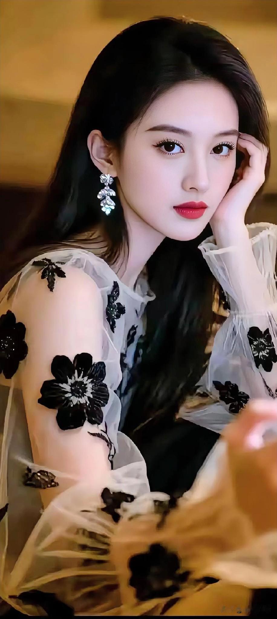 我最喜欢的勉励的话是“那些打不倒你的，终将使你更强大”，这是尼采说的。就像马云，