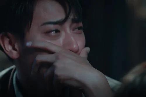 黄子韬非洲落泪背后

黄子韬在非洲综艺录制中数度哽咽，或是因节目艰苦环境触发情感