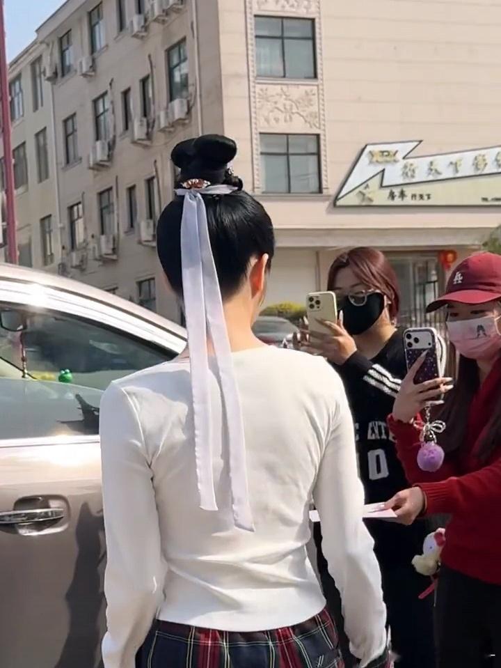 周洁琼《不让江山》出妆，真寒酸啊