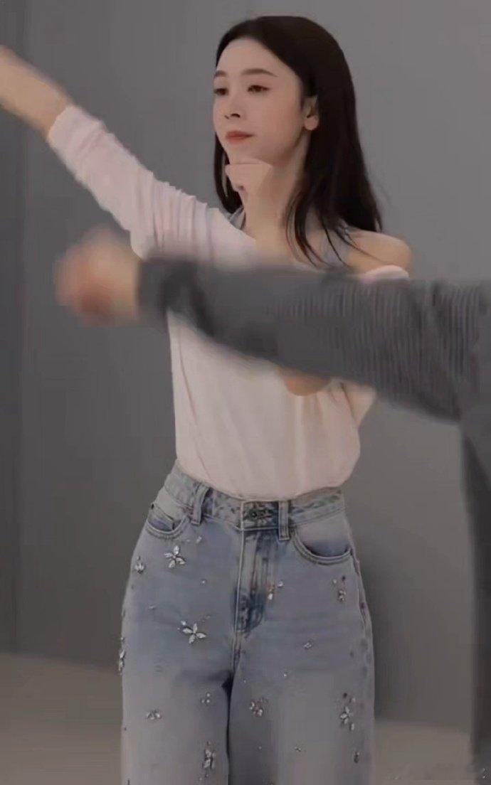 陈瑶把孤单北半球练成被肯定的北半球细腻唱腔搭配真挚情感，陈瑶把这首歌唱出了治愈又