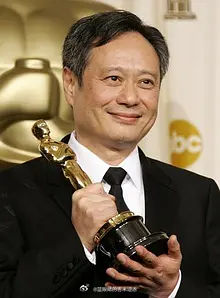 今天是导演李安的70岁生日🎂  明年他将拍摄关于李小龙的传记电影《李小龙》，由