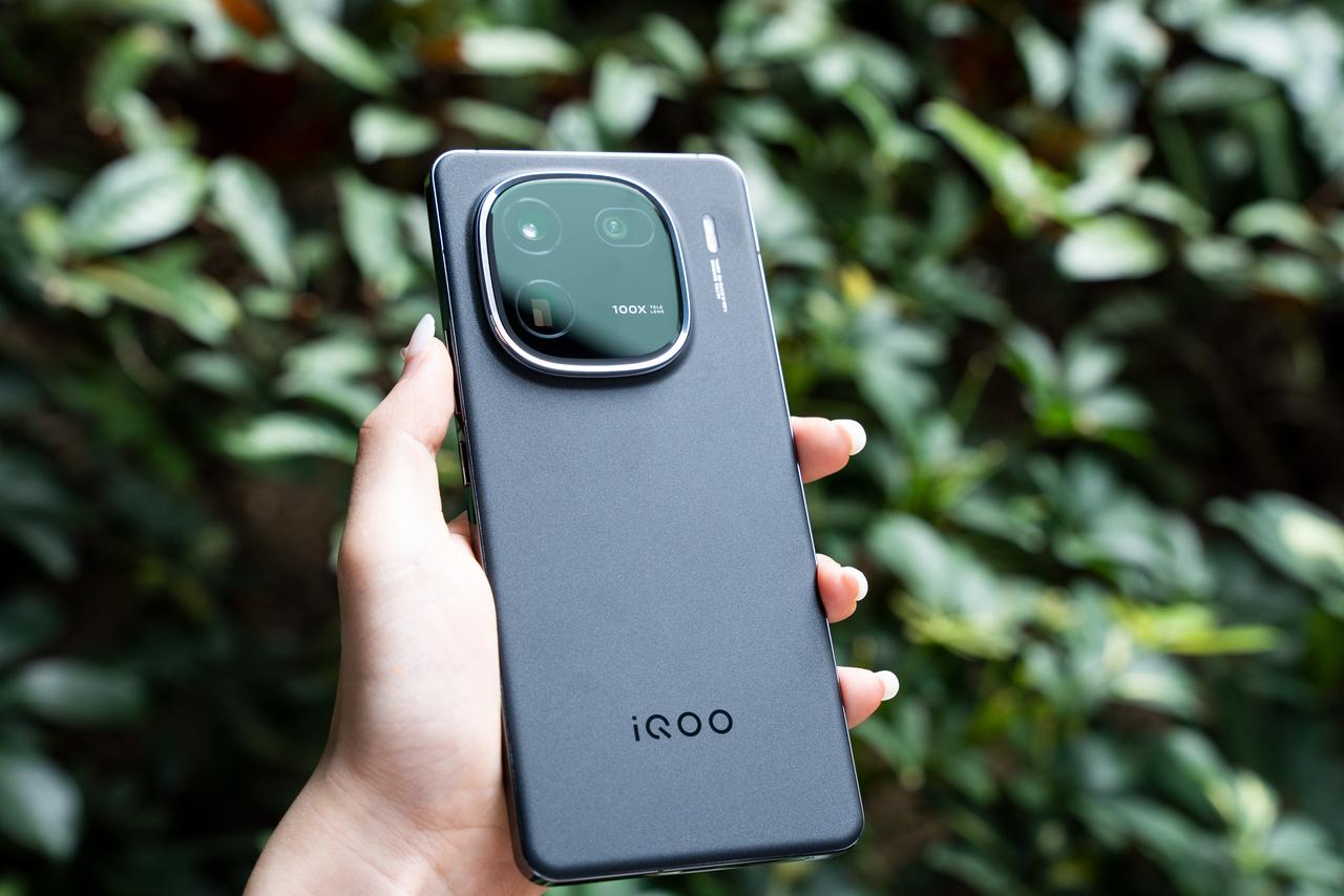 iQOO 12

黑色版本的质感挺不错的