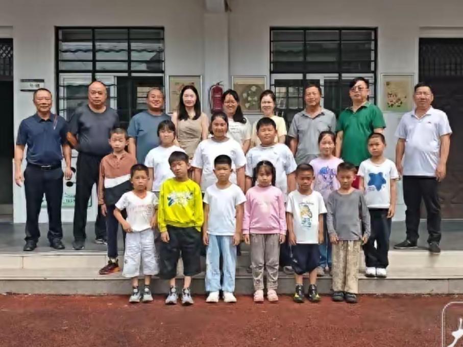 原以为是在拍段子，结果竟然是真的。9月4日，据大皖新闻报道，霍山县单龙寺镇东风桥