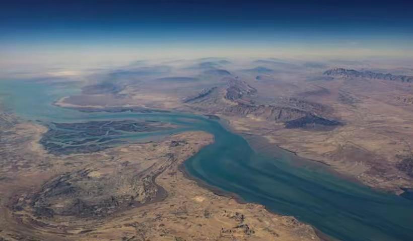 美国人为什么发动了美伊战争？
其实世人已十分明白了！
美国要的是霍尔木兹海峡！