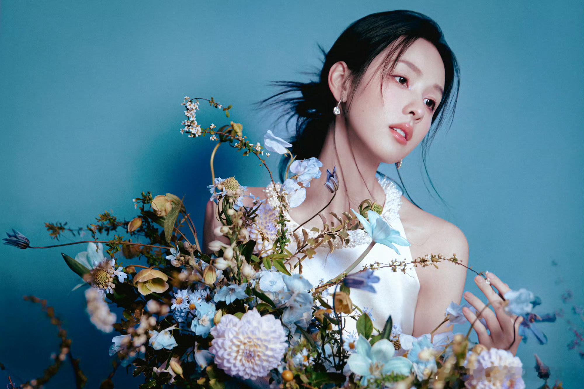陈都灵人间花仙子[送花花]这个腰臀比和美背真的爱亖了[awsl] 