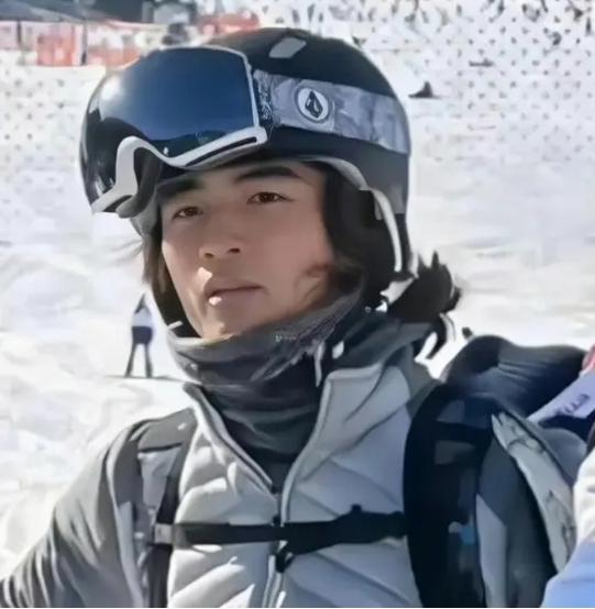 谢振轩，终为父母的失败婚姻买了单，谢霆锋的上亿家产也难抚伤痛娱乐 明星