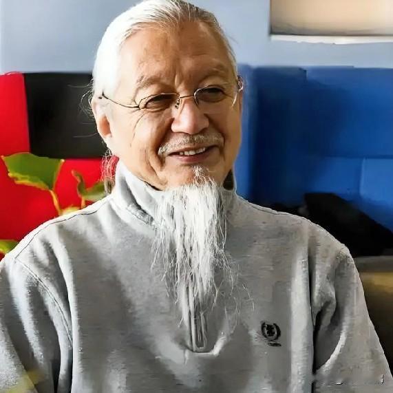 胡伟立音乐作品欣赏
①《一起走过的日子》
词 小美  曲 胡伟立   唱 刘德华