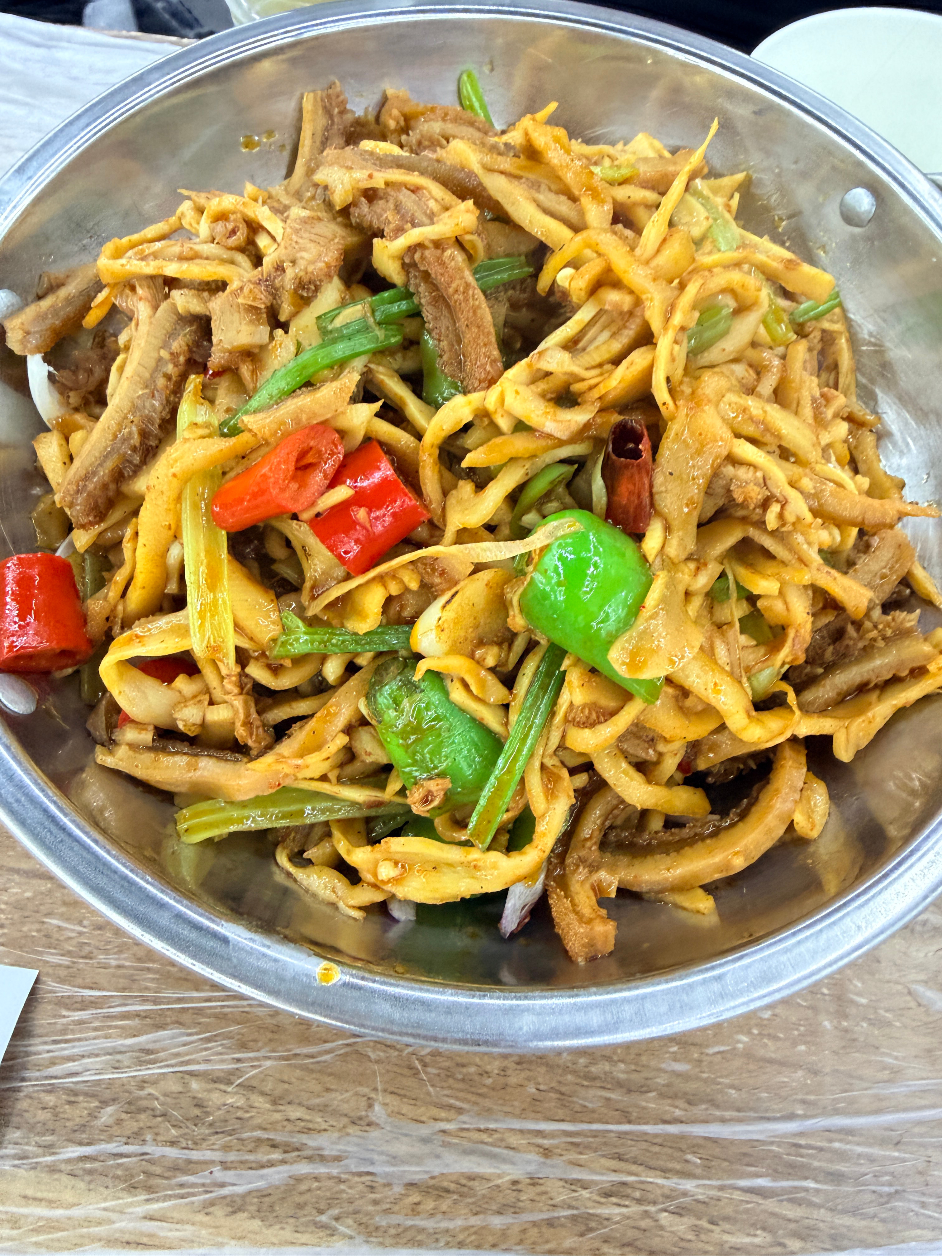 落地武汉 明天拍摄🎬今天晚上必须吃小民大排档！隔一段时间必须吃一口小民，还是那