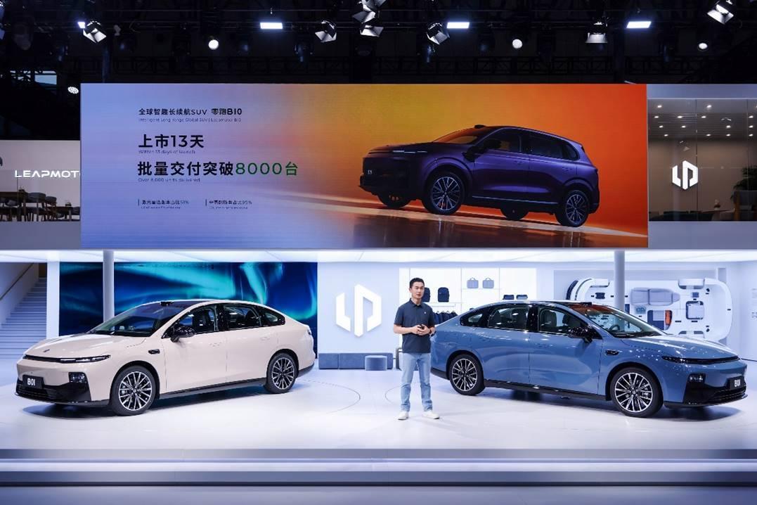 零跑B10在上海车展迎来了首秀，该车定位15万元级新能源市场，瞄准年轻用户对设计