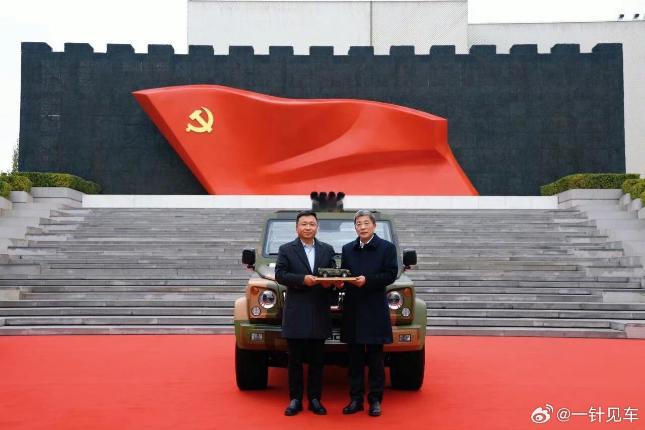 11月7日，北汽集团向中国共产党历史展览馆捐赠一辆北京越野BJ80C阅兵车和一辆