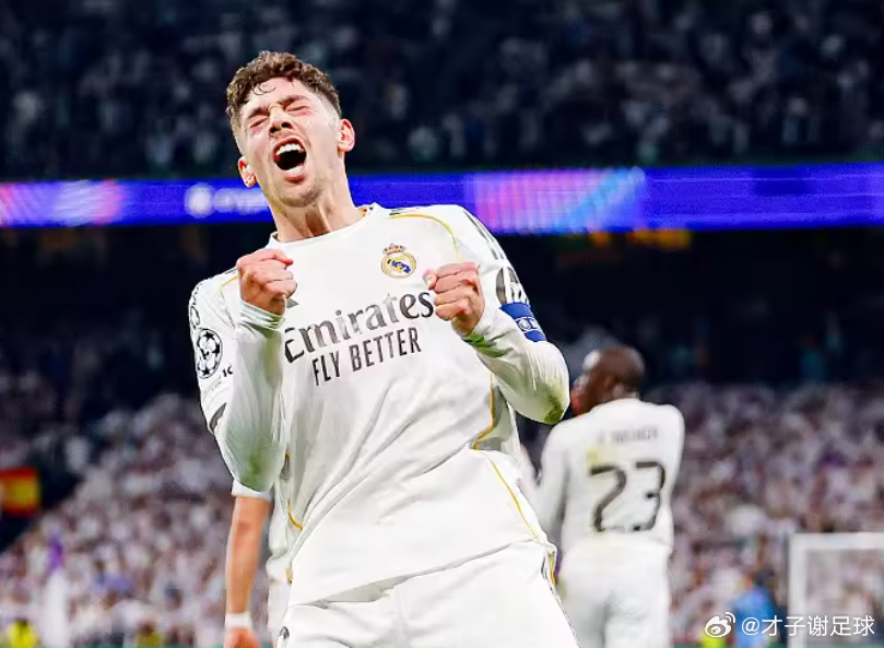 据统计，在欧冠历史上仅有两人在对阵英格兰球队时完成了上半场戴帽的好戏，除了今天的