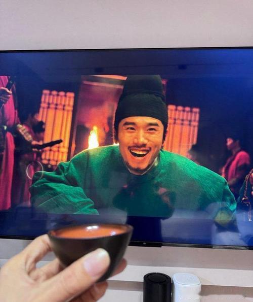 《太平年》收官，众星集体发文告别。白宇以“一念苍生，一身担当”致敬钱俶；朱亚文、