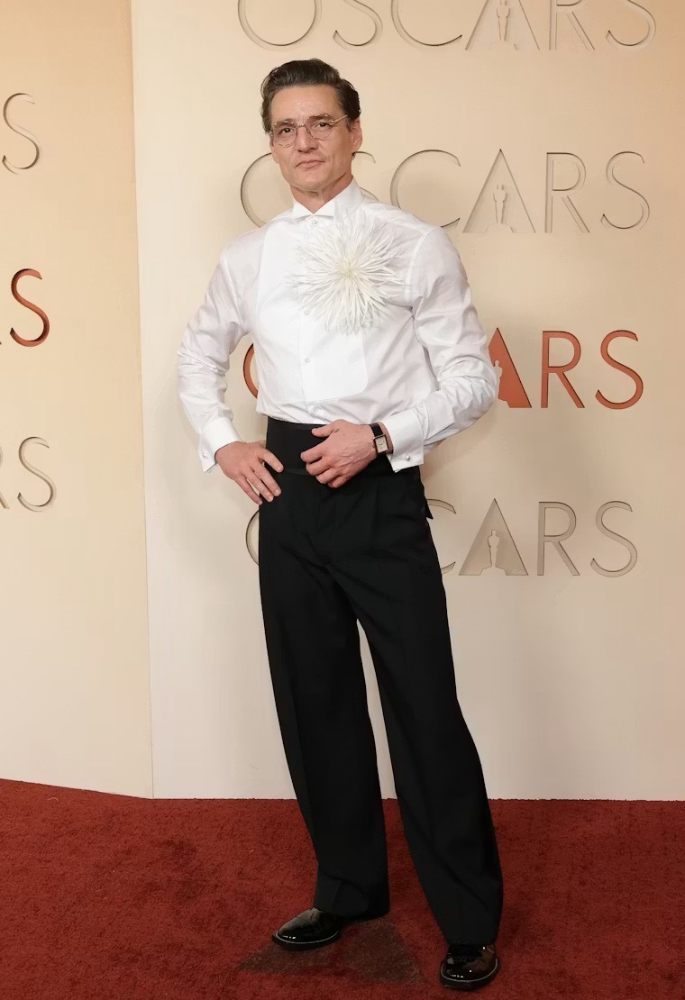 奥斯卡红毯 明星红毯造型 Michael B. Jordan In Louis 