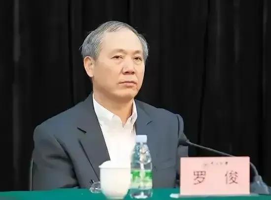 中山大学原校长罗俊院士现在到底属于华科还是中大? 罗校长离中大、回华科后，近日又