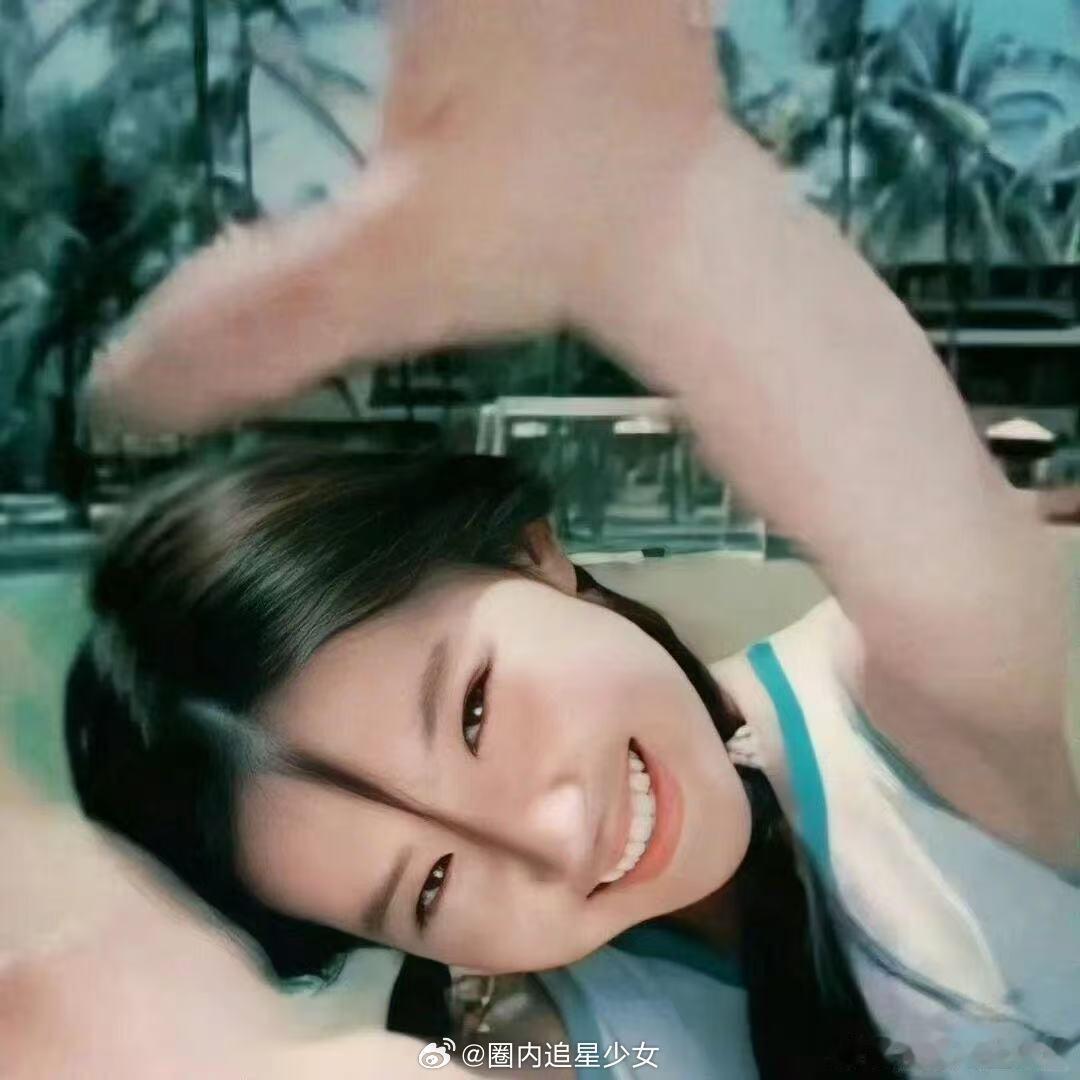 刘亦菲的原名是安风参观偶遇刘亦菲家人，奶奶爸爸妈妈各有风采，满门书香底蕴深厚，得