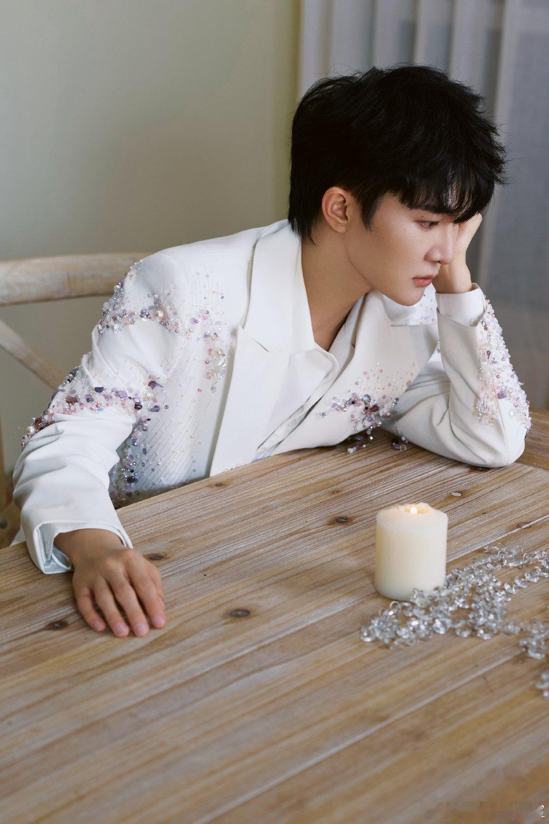 周深鼓励大家勇敢去圆梦辽宁春晚 以空灵之音唱《雪花》，以温暖之声颂《听我说》，以