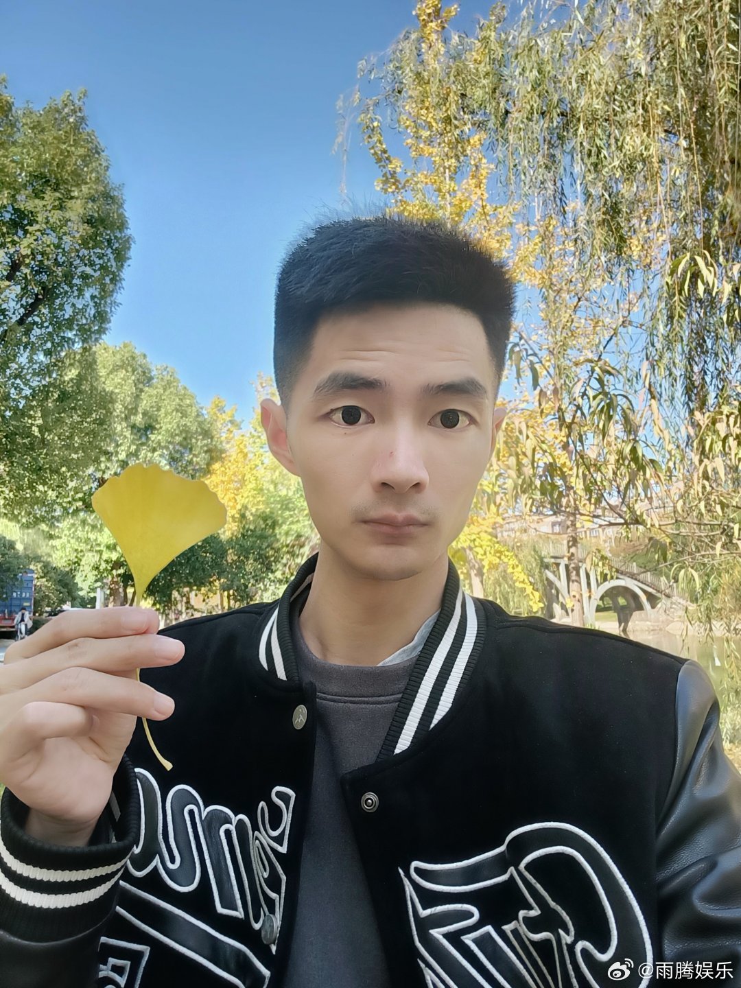 #飞机上没网 删照片#飞机上没网，我只会翻照片。看一看之前的照片，也是很棒的打发