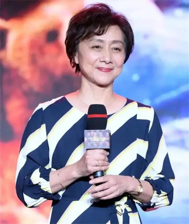 她是谁，论颜值不输刘晓庆，还有人记得她吗？#娱乐# #明星#