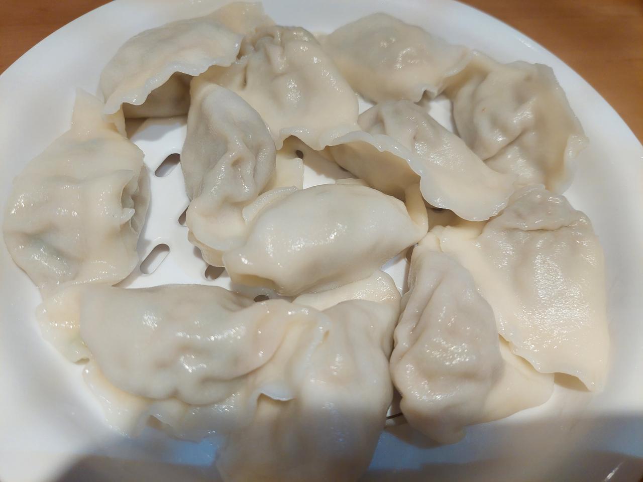 女婿为了老妈的暖气更换，忙来忙去。

老妈豪横地要请客。

其实我晚上不想吃饭，