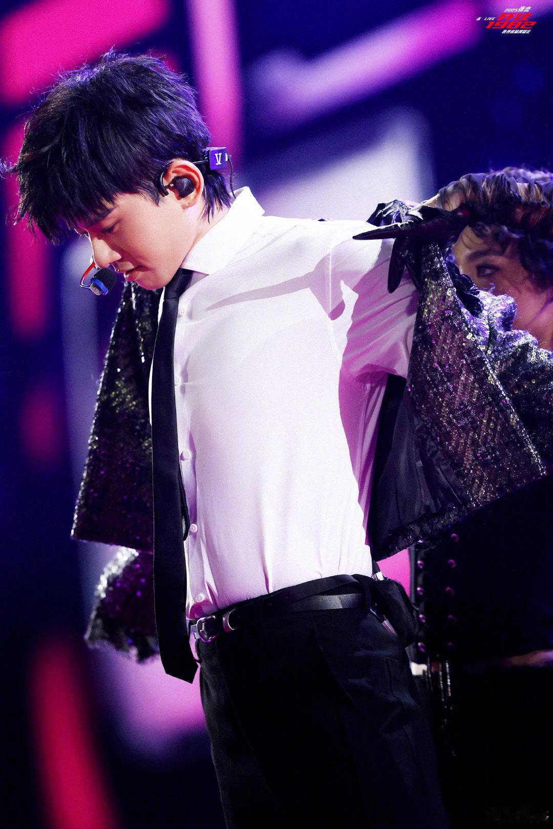 张杰工作室评论区 已经蹲守在屏幕前！就等今晚杰哥的跨年舞台，快来惊艳所有人！ 