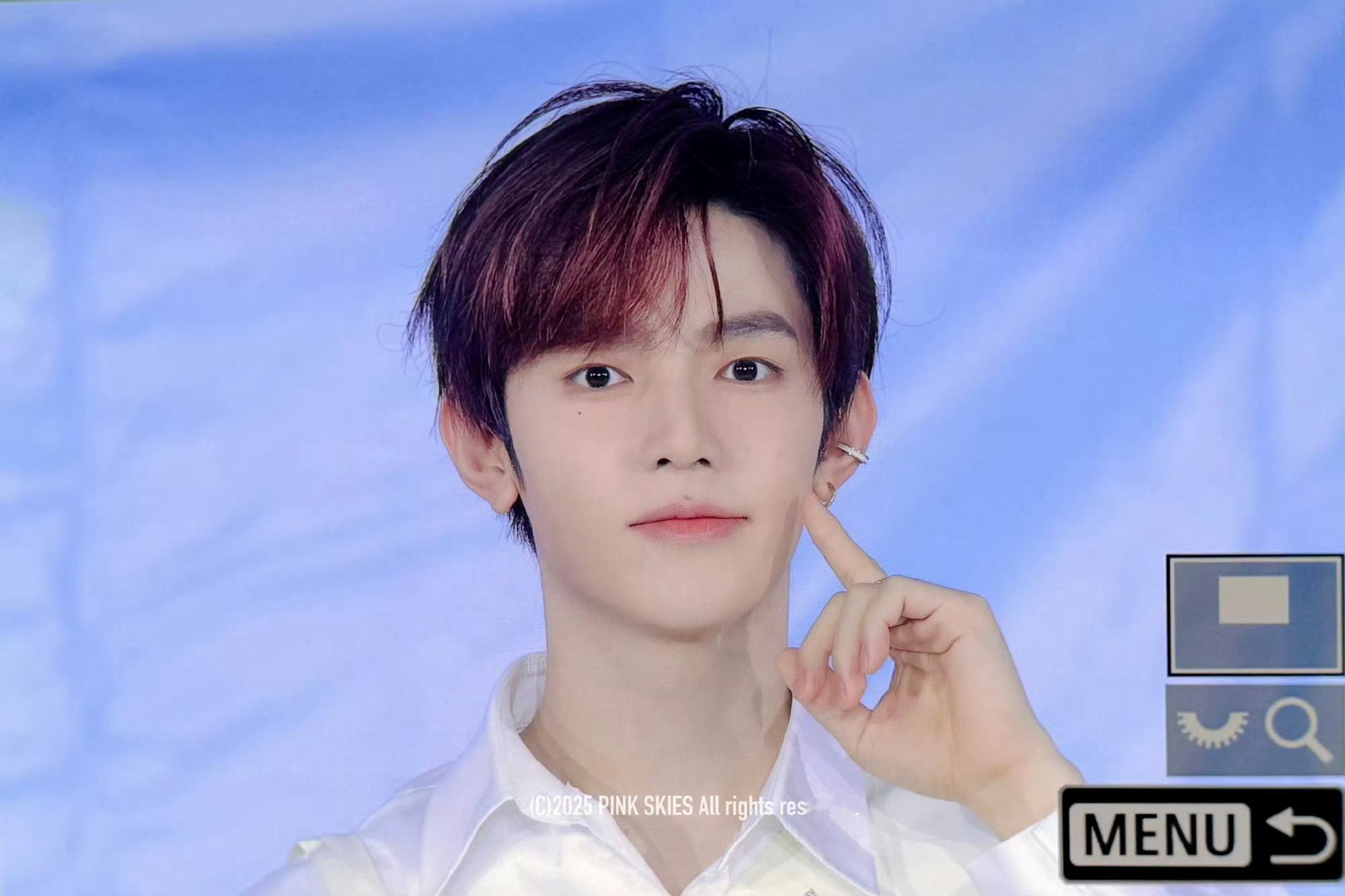 章昊KCONLA红毯章昊KCON LA红毯饭拍预览📷状态好棒[彩虹屁]白色衬衫