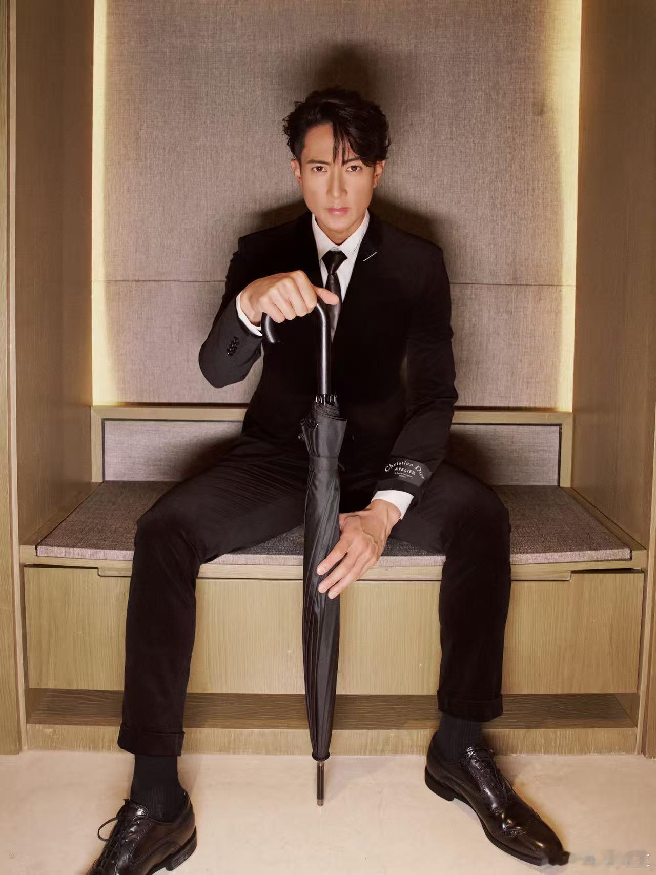 吴尊新中式造型出发巴黎男装周 带着东方的风雅去巴黎赴约！吴尊这身新中式造型，把中