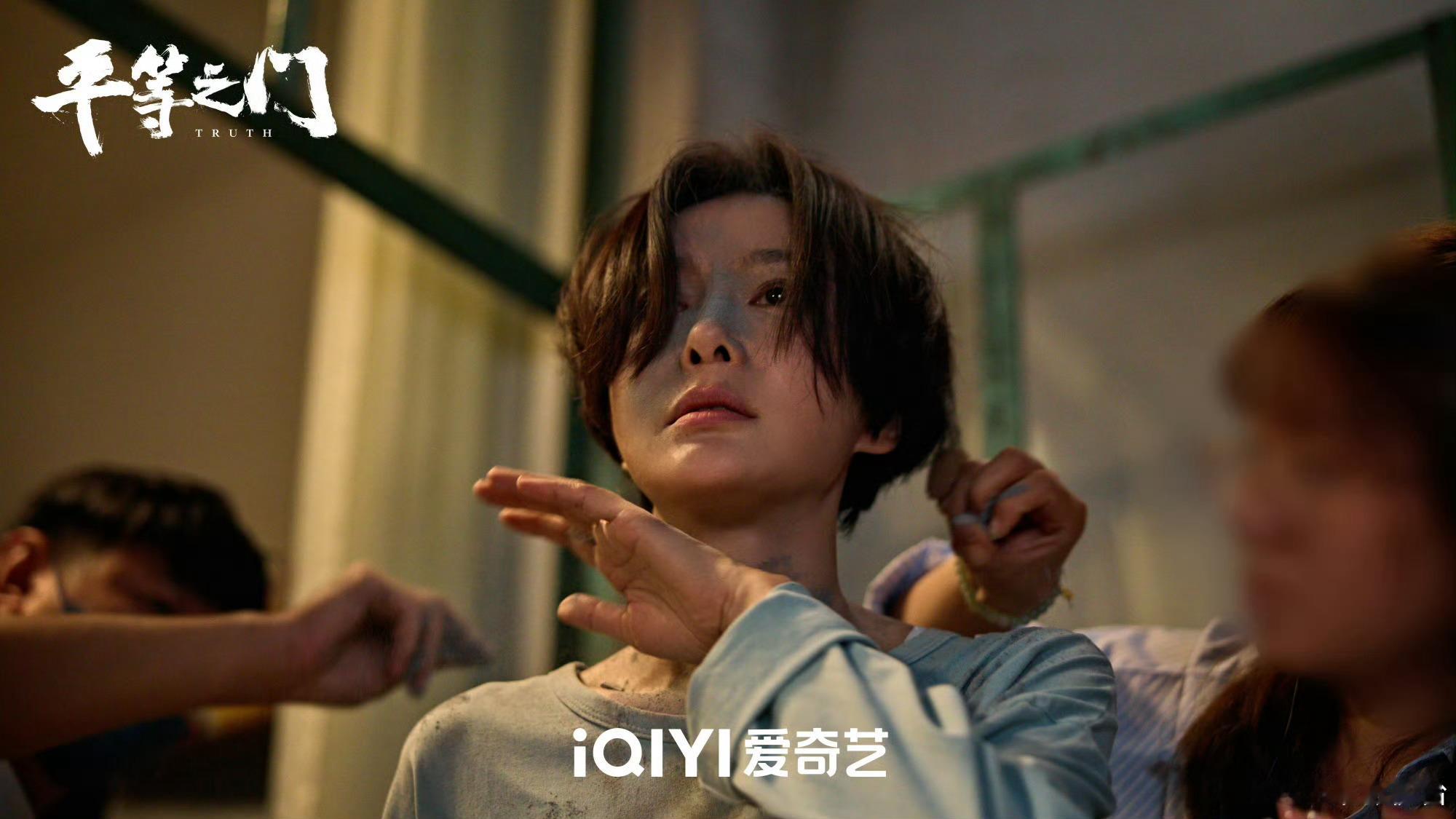 秦岚领衔主演平等之门  平等之门杀青  《平等之门》今日杀青，秦岚饰演的章涵对我