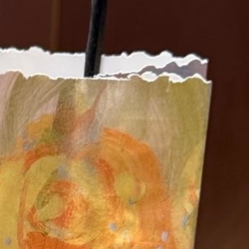 霸王茶姬霸王茶姬 今天去买了杯霸王茶姬，本想冲着新包装去的，结果这家店只有新袋子