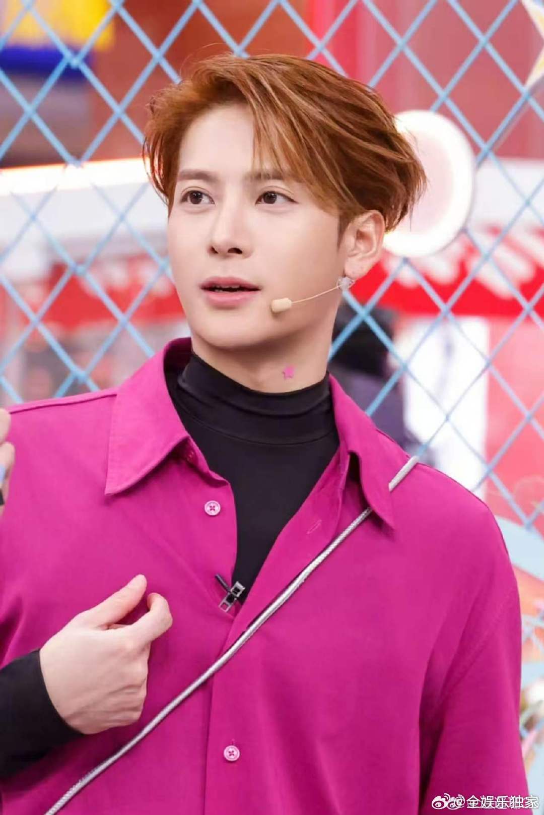 王嘉尔今年将发中文专辑专注音乐的王嘉尔超有魅力，新中文专辑坐等上线 